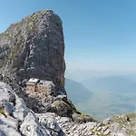 With Mountain Views Apartman