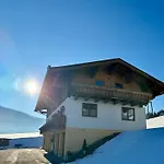 With Mountain Views Apartman *