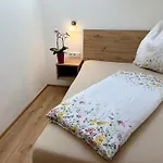 Apartman With Mountain Views